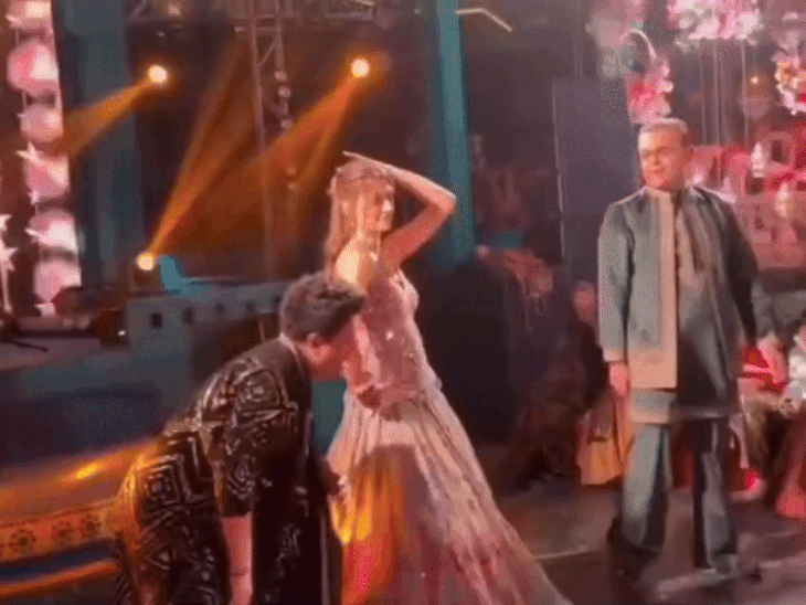 बहन की शादी में 'भोजपुरी गाने' पर नाची कृति सेनन,VIDEO:दुल्हन ने भी डांस किया, एक्टर वरुण शर्मा ने भी लगाए ठुमके; कल होंगे फेरे