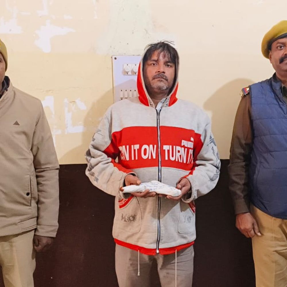 कौशांबी पुलिस ने अवैध तमंचे के साथ युवक पकड़ा:वाहन चेकिंग के दौरान संदीपन घाट से गिरफ्तारी, भेजा जेल