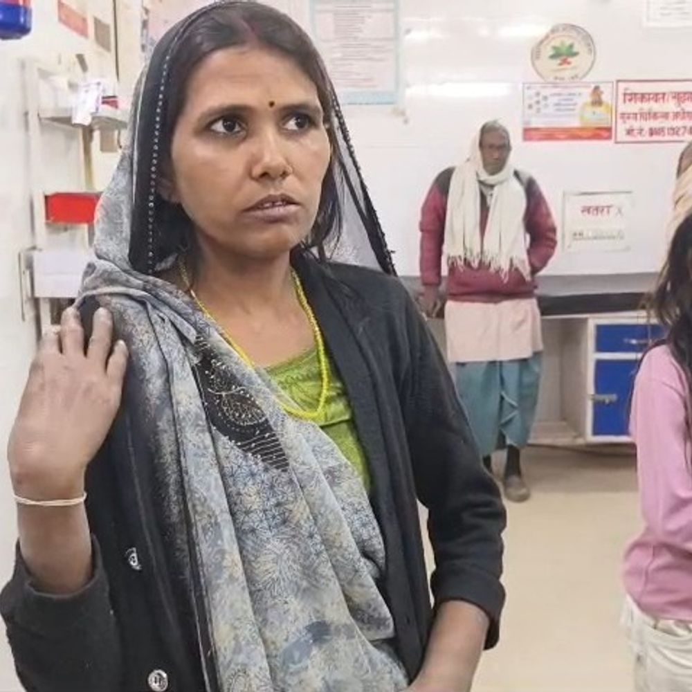 महोबा में पति ने पत्नी और बुजुर्ग पिता को पीटा:हालत गंभीर, केस दर्ज; जांच में जुटी पुलिस