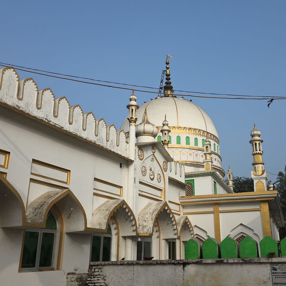 संभल की प्रसिद्ध दादा मियां मजार से लाखों लोग जुड़े:सिकंदर लोदी, बाबर, हुमायूं सहित बादशाहों ने दी थी हाजिरी