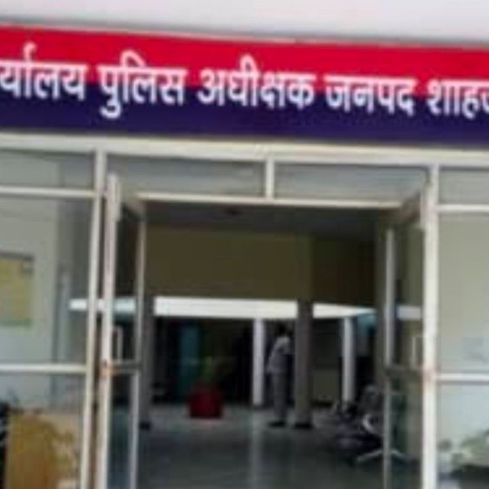 शाहजहांपुर में बीएससी छात्रा ने फांसी लगाई:पुलिस ने दरवाजा तोड़कर शव उतारा, आत्महत्या के कारणों की जांच