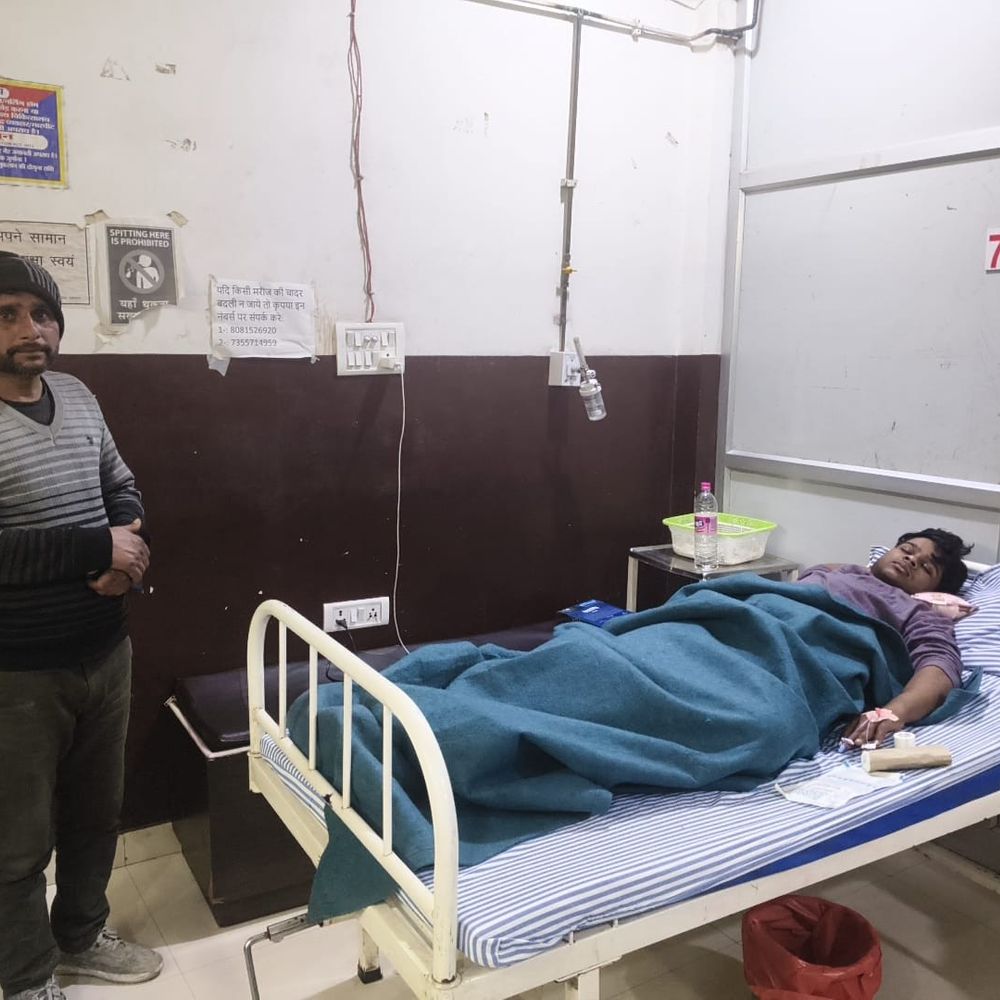 नाबालिग को पीटा, अस्पताल में भर्ती:सच्चेडी में दबंगों का कहर, नाबालिग़ को जमकर पीटा, निजी हॉस्पिटल में ईलाज