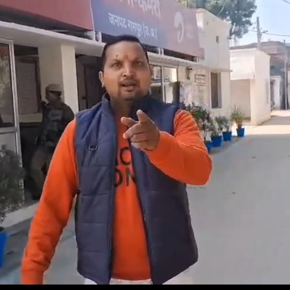 बजरंग दल कार्यकर्ता ने दी आग लगाने की धमकी:कैमरी पुलिस से अभद्रता के बाद मांगी माफी