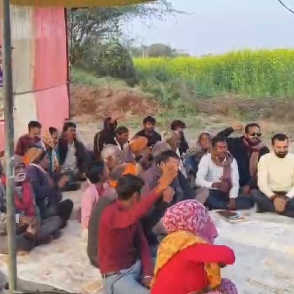 सड़क की मांग पर अनशन सातवें दिन भी जारी:हमीरपुर में समाजवादी पार्टी समेत कई संगठनों ने दिया समर्थन