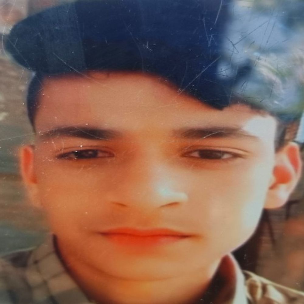 शाहजहांपुर में ट्रैक्टर-ट्रॉली पलटी, एक की मौत:रेत खाली कर लौटते समय हादसा, चालक गंभीर घायल