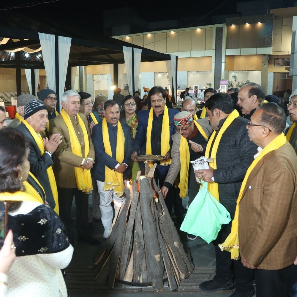 हापुड़ में पंजाबी सभा ने मनाया लोहड़ी उत्सव:सांस्कृतिक कार्यक्रमों के साथ दिखा एकता का संदेश