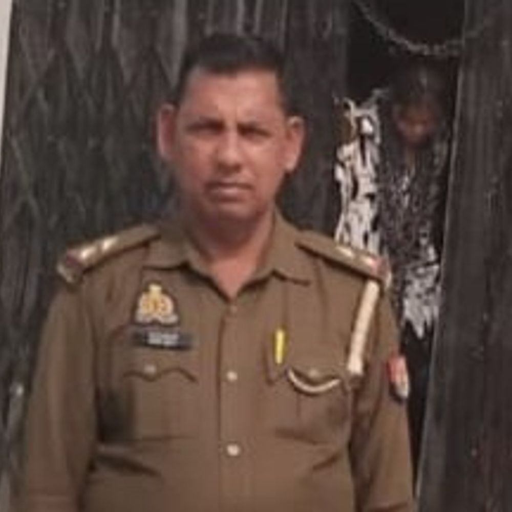 ग्रेटर नोएडा में बंद कमरे में मिला दरोगा का शव:हृदय गति रुकने से मौत की आशंका, जारचा थाने में तैनात थे