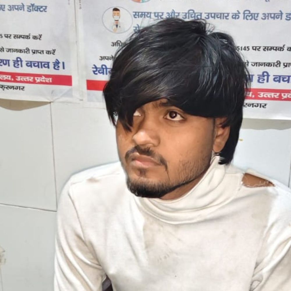 मुजफ्फरनगर में प्रेमी युगल को परिजनों ने पकड़ा:बातचीत करते समय पहुंचे परिजन, दोनों को पीटा; युवती अस्पताल में भर्ती