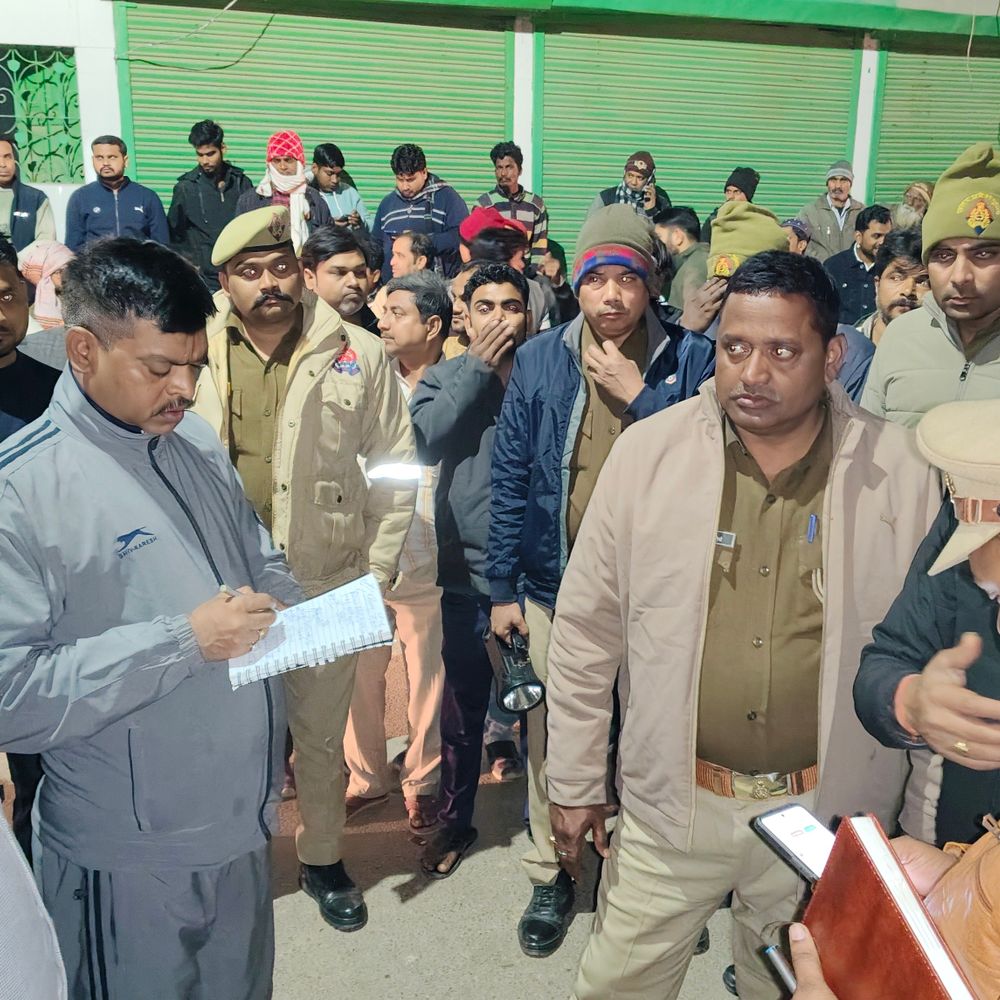 कौशांबी में बेटे ने मां की पीट-पीटकर हत्या की:विवाद के बाद घर का दरवाजा बंद कर मारा, गिरफ्तार