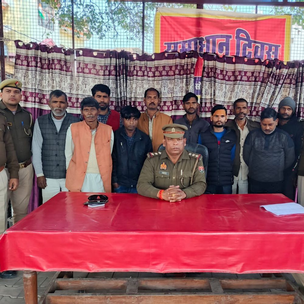 कासगंज पुलिस ने 10 वांछित वारंटी गिरफ्तार किए:न्यायालय में पेश न होने पर हुई कार्रवाई, एसपी के आदेश पर चला अभियान