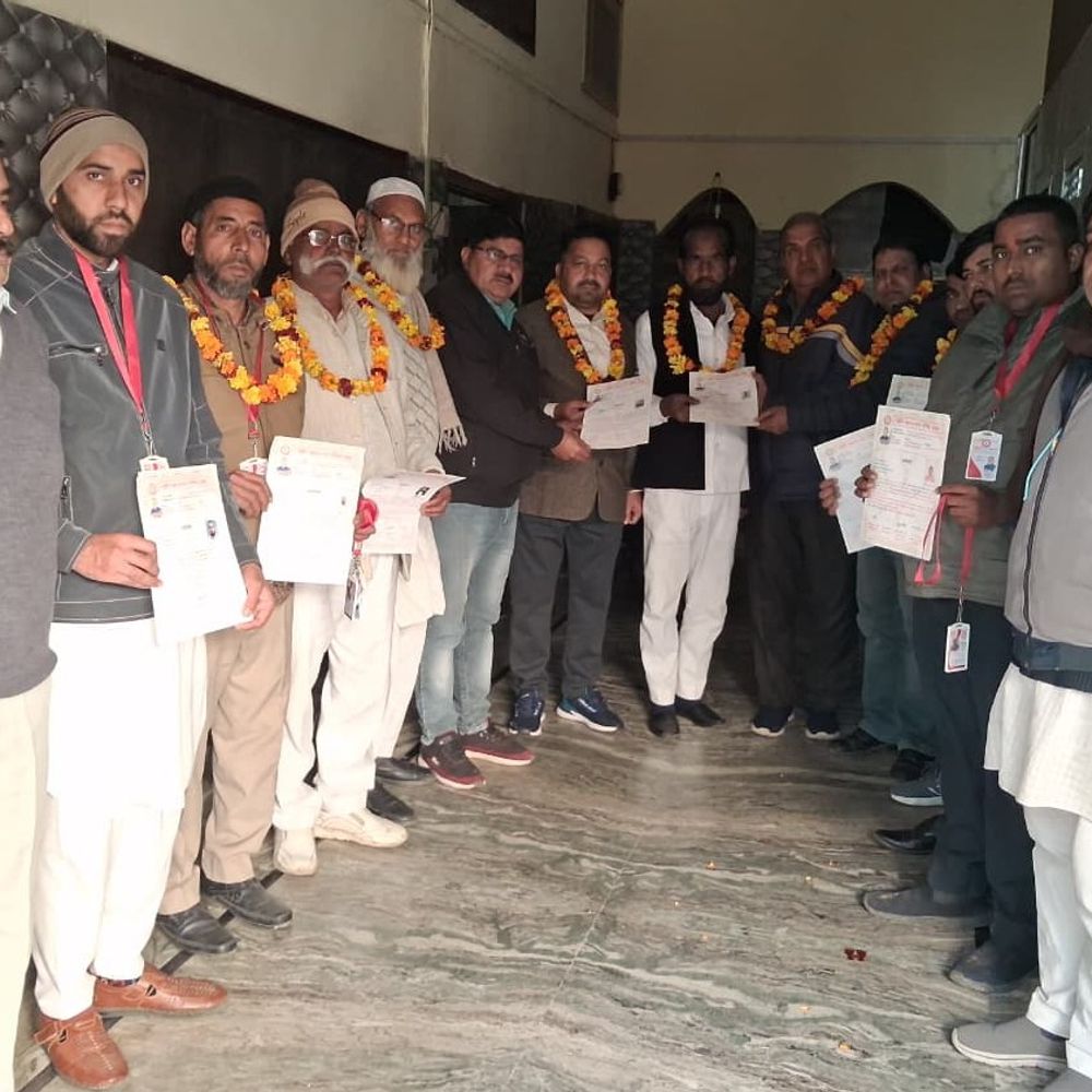 भ्रष्टाचार पर कार्रवाई, अवैध संपत्ति जब्त करने की मांग:राष्ट्रीय भ्रष्टाचार दमन परिषद के कार्यकर्ताओं ने सौंपा ज्ञापन