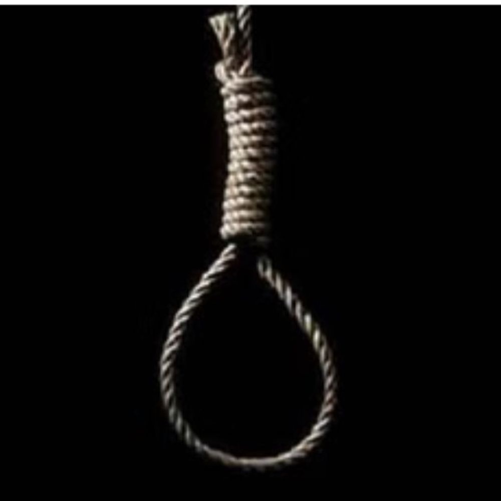 हाथरस में किशोर ने फांसी लगाकर आत्महत्या की:परिवार बिना पोस्टमार्टम शव ले गया, फोटोग्राफर की दुकान पर काम करता था