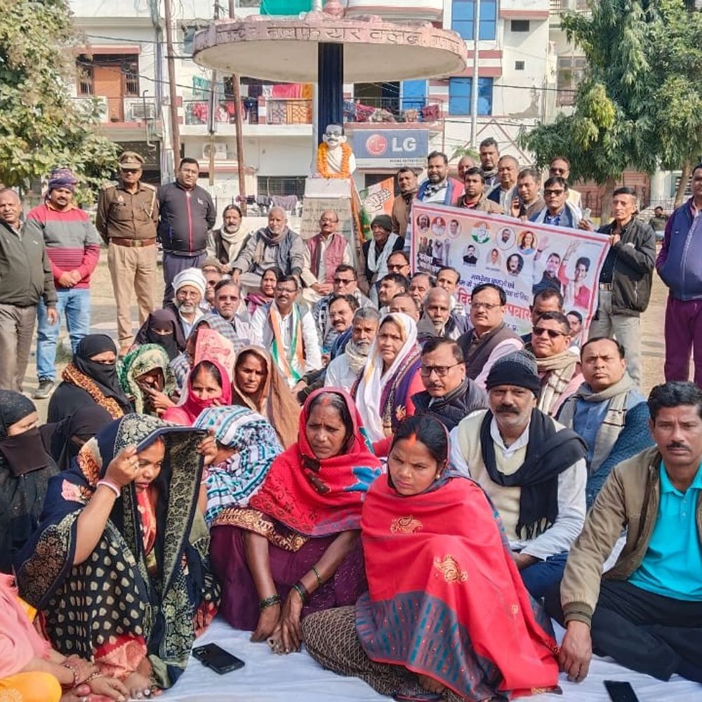 कांग्रेस ने मनरेगा बचाओ अभियान चलाया:गाजीपुर में एक दिवसीय उपवास कर किया विरोध प्रदर्शन