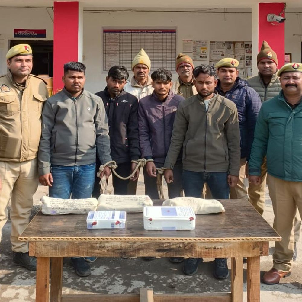 उरई में चोरी की बड़ी साजिश नाकाम:तमंचा व पिकअप के साथ चार आरोपी गिरफ्तार