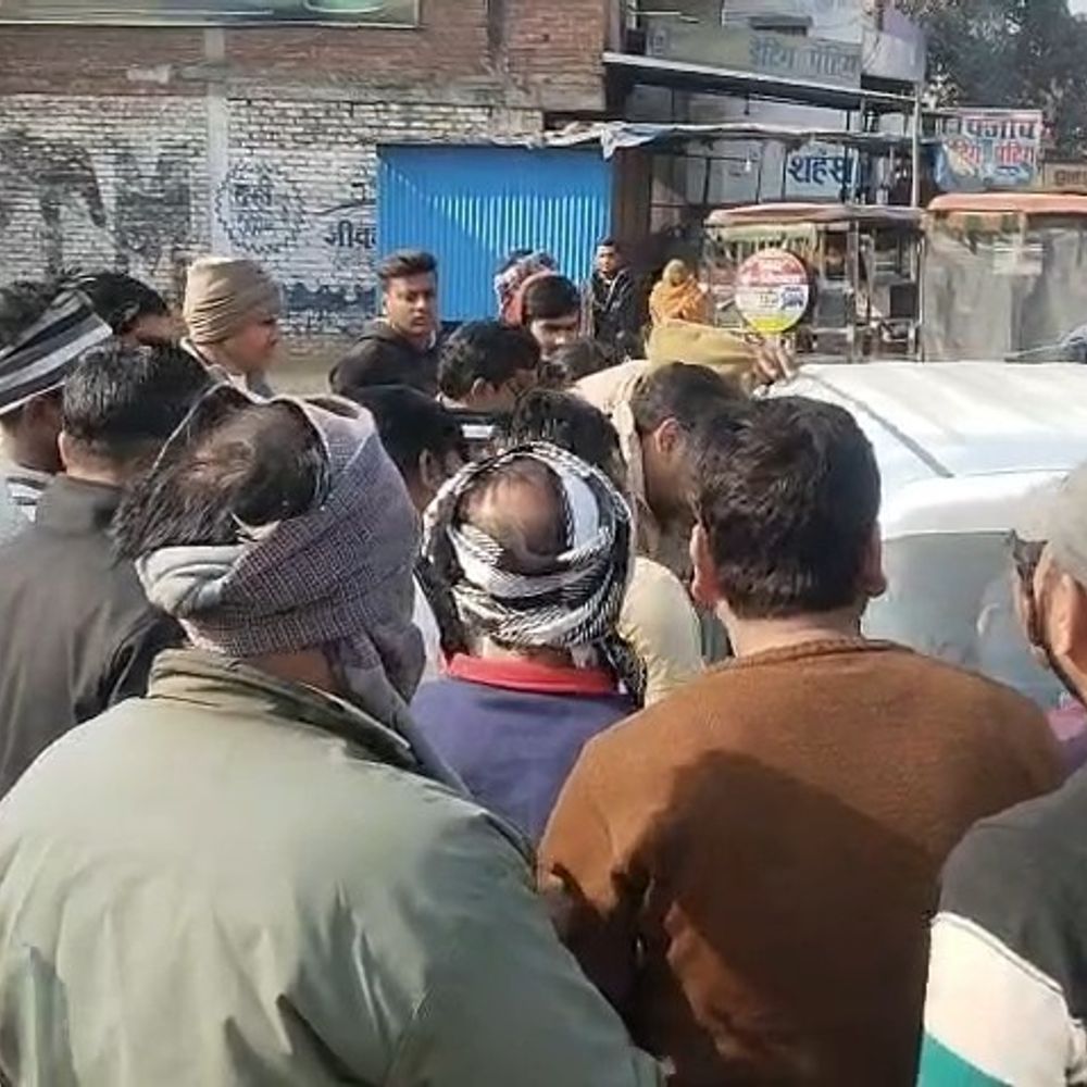 टोल प्लाजा से चोरी कार बस से टकराई:चालक गिरफ्तार, मालिक ने बताया- पत्नी के जेवर-नकदी भी किए चोरी