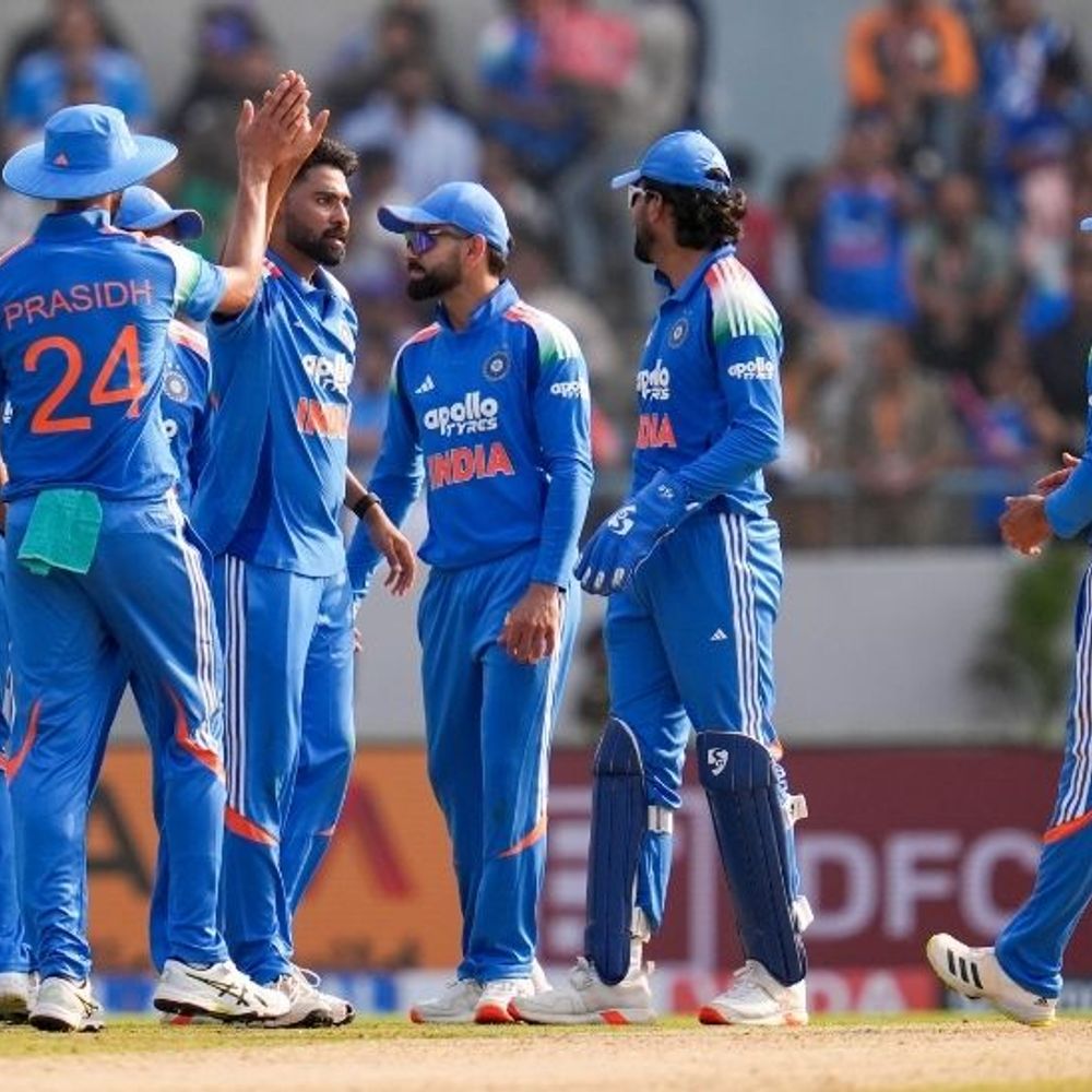 पहला वनडे- न्यूजीलैंड का 7 विकेट गिरा:सिराज ने फॉल्क्स को बोल्ड किया, ब्रेसवेल रनआउट; डेरिल मिचेल फिफ्टी बनाकर नाबाद