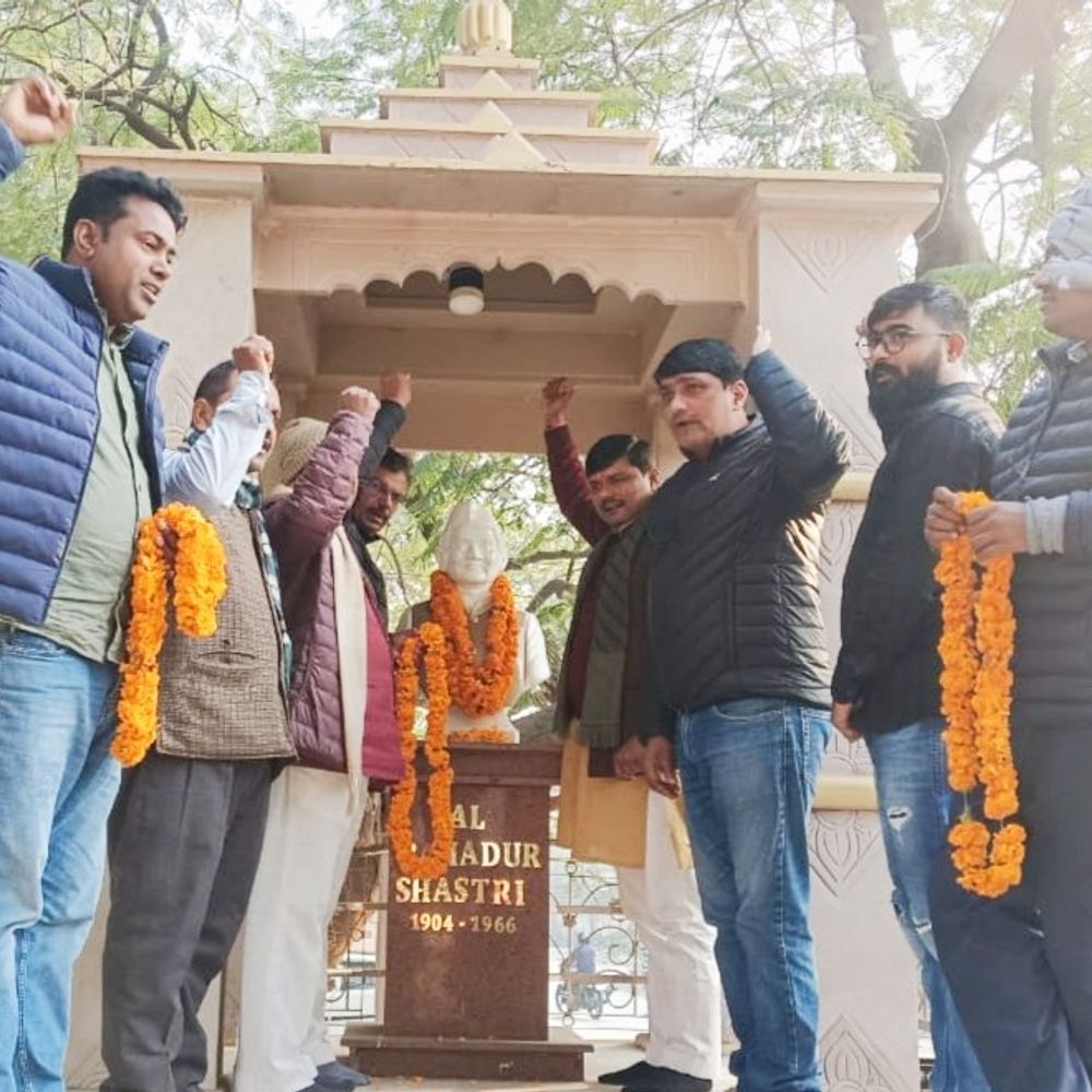 लाल बहादुर शास्त्री को पुण्यतिथि पर श्रद्धांजलि:देवरिया में 'जय जवान-जय किसान' प्रणेता को किया नमन