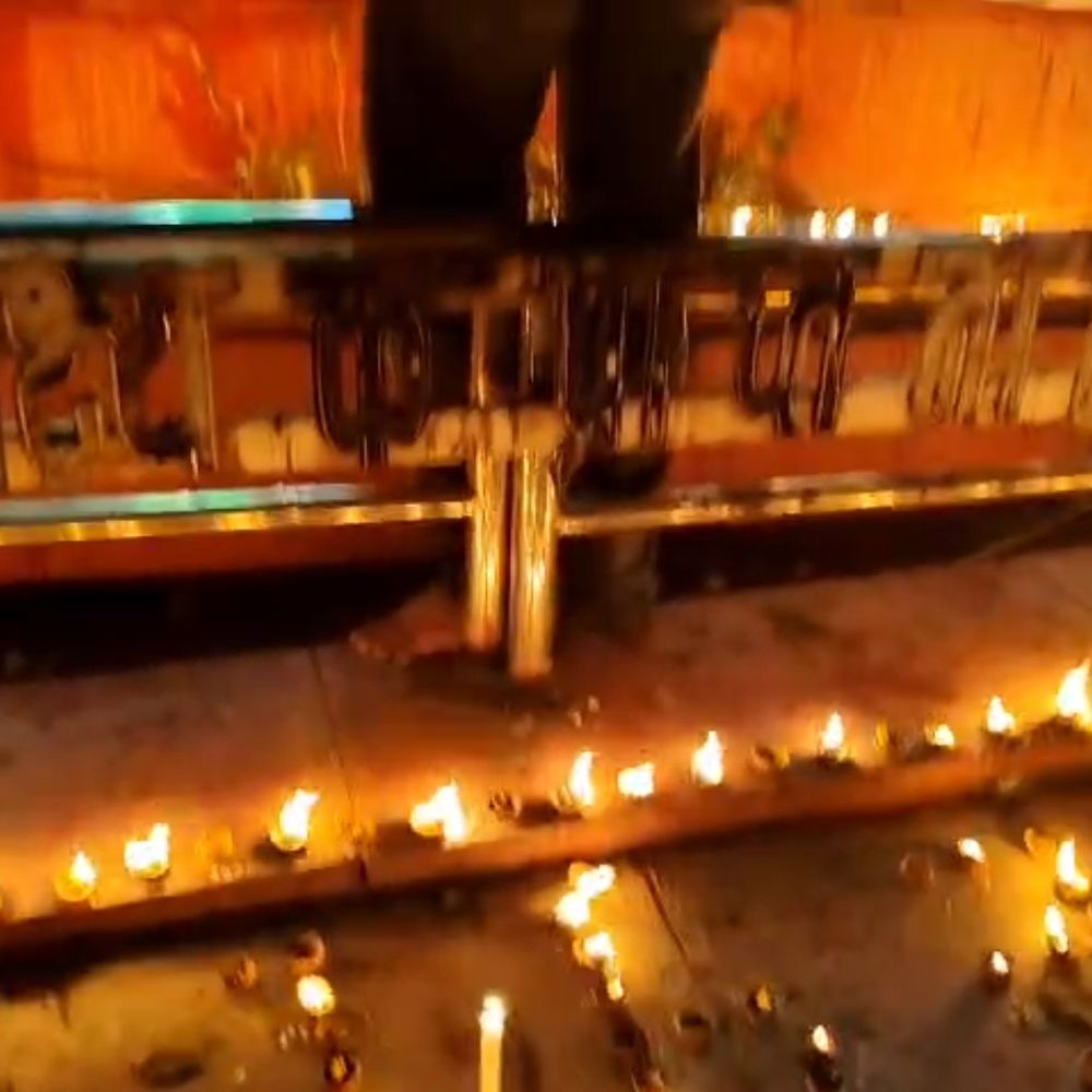 फिरोजाबाद में विवेकानंद जयंती पर 204 दीपक जलाए:एबीवीपी ने विवेकानंद चौक पर किया विशेष कार्यक्रम का आयोजन