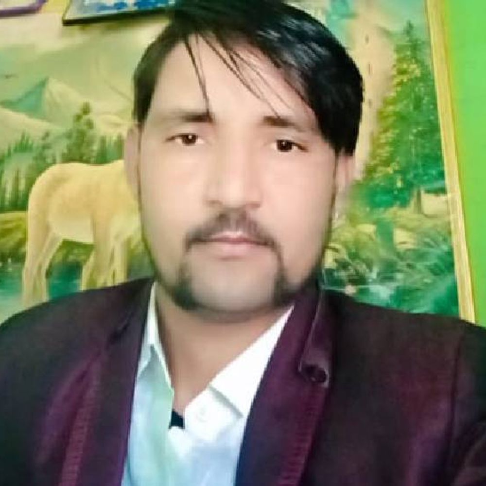 पत्नी से झगड़े के बाद पति ने किया सुसाइड:झांसी में फोन पर बात करते हुए कमरे में गया, फिर फंदे पर लटक गया