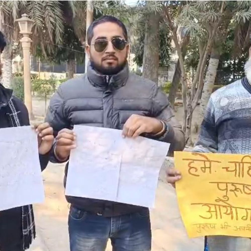 पुरुष आयोग की मांग, अध्यक्ष ने खून से लिखा लेटर:प्रयागराज में 12 साल से पुरुष मंत्रालय की हो रही मांग, अब राष्ट्रपति को भेजा लेटर