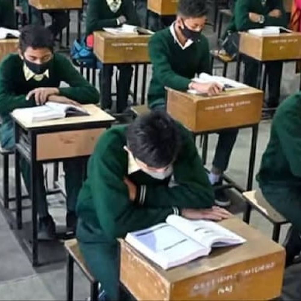 मेरठ में कल बंद रहेंगे 9वीं तक के स्कूल:10-12वीं की टाइमिंग बदली, ठंड के चलते प्रशासन ने लिया निर्णय