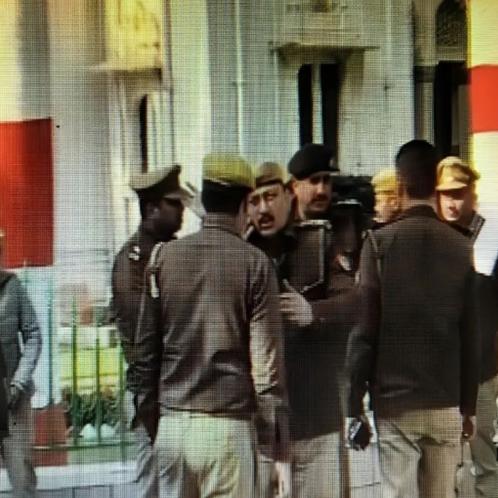 KGMU में OPD बंद करने का ऐलान:अपर्णा यादव के समर्थकों पर FIR नहीं दर्ज होने पर आक्रोश, डॉक्टरों का 24 घंटे का अल्टीमेटम