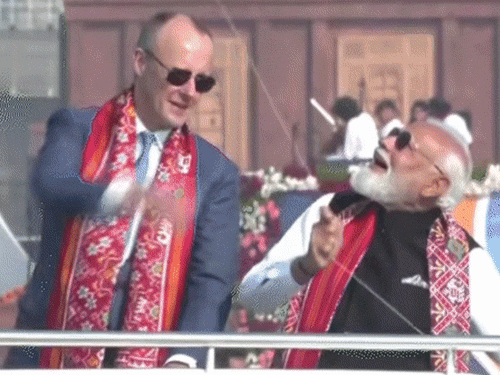 मोदी जर्मन चांसलर से मिले, साथ मिलकर पतंग उड़ाई:पीएम ने कहा- भारत-जर्मनी करीबी सहयोगी, भारत में 2000 से ज्यादा जर्मन कंपनियां