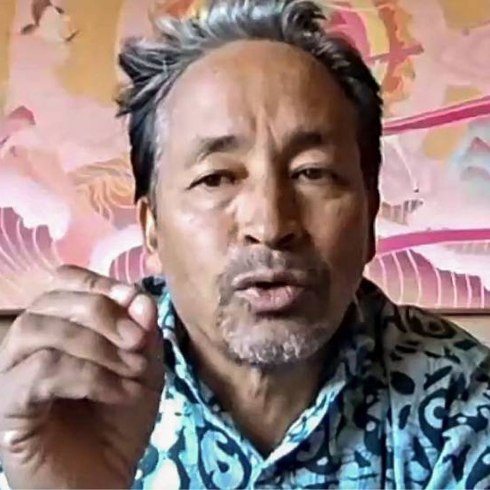 सोनम को हिरासत के फैसले में दिमाग नहीं लगाया:पत्नी का सुप्रीम कोर्ट में दावा- जिन वीडियो पर नजरबंदी, वे वांगचुक को दिए ही नहीं