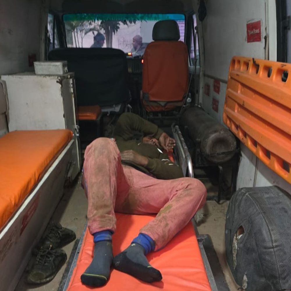 शाहगंज में पुलिस मुठभेड़, एक बदमाश घायल:पूर्वांचल एक्सप्रेसवे पर गोवंश बरामद, एक गिरफ्तार, इनामी अपराधी फरार