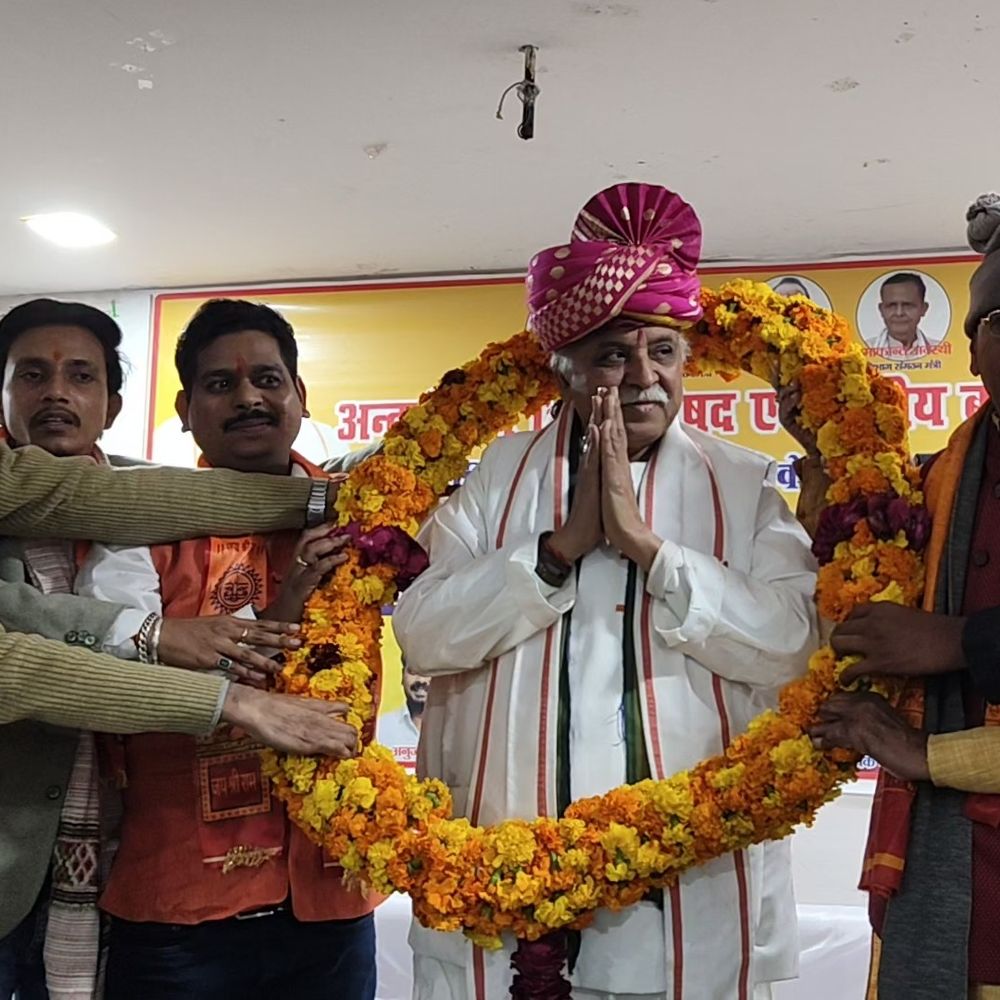 बांग्लादेश में हिंदुओं पर अत्याचार रोकने की मांग:सीतापुर प्रवीण तोगड़िया बोले- भारत आवश्यक वस्तुओं की आपूर्ति रोके, बांग्लादेश घुटनों पर आ जाएगा