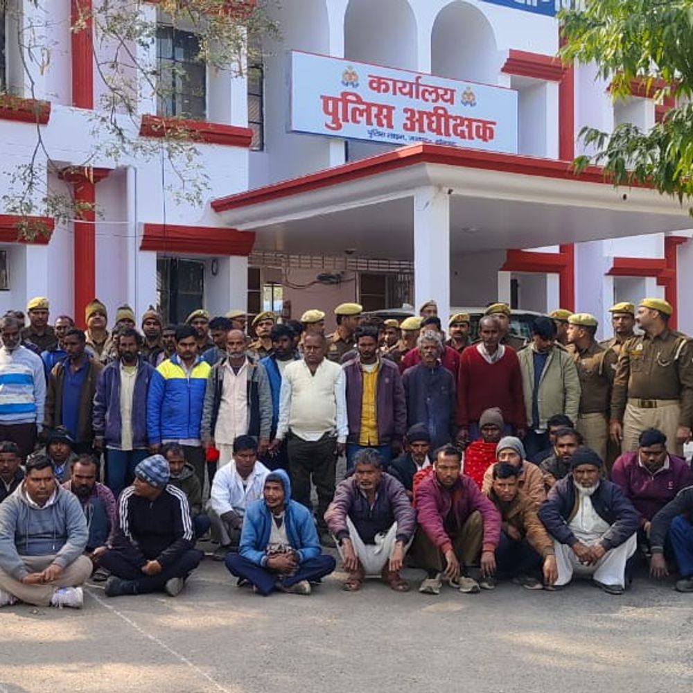 सोनभद्र पुलिस ने 98 वारंटियो को गिरफ्तार किया:अपराधियों के खिलाफ चलाया गया सघन अभियान