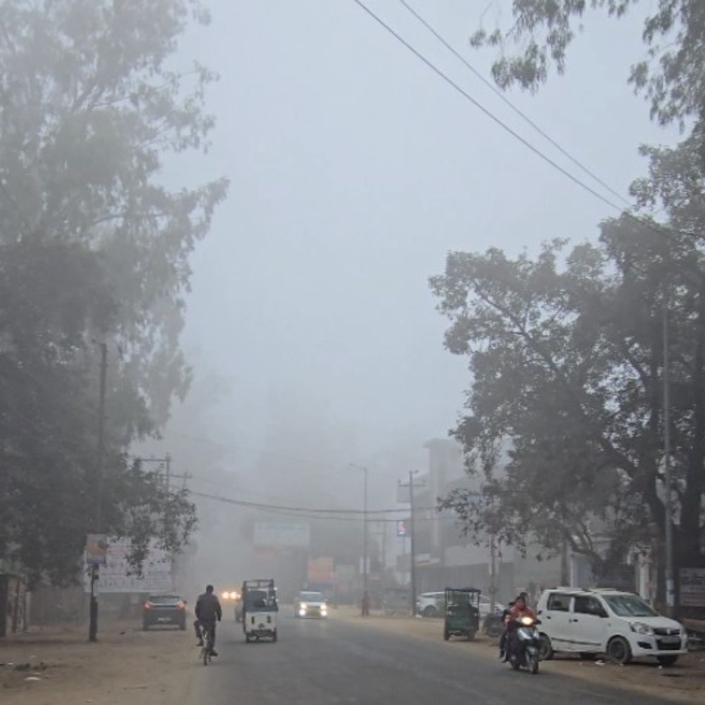 बिजनौर में भीषण ठंड, स्कूल बंद:आठवीं तक के स्कूलों में दो दिन का अवकाश घोषित