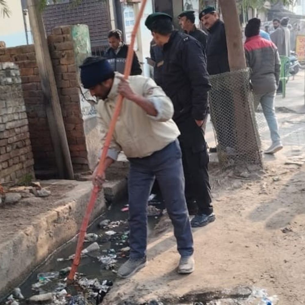 सहारनपुर के नवादा रोड पर जलभराव खत्म:नगर निगम ने मडपंप और 250 फुट पाइप से पानी निकाला