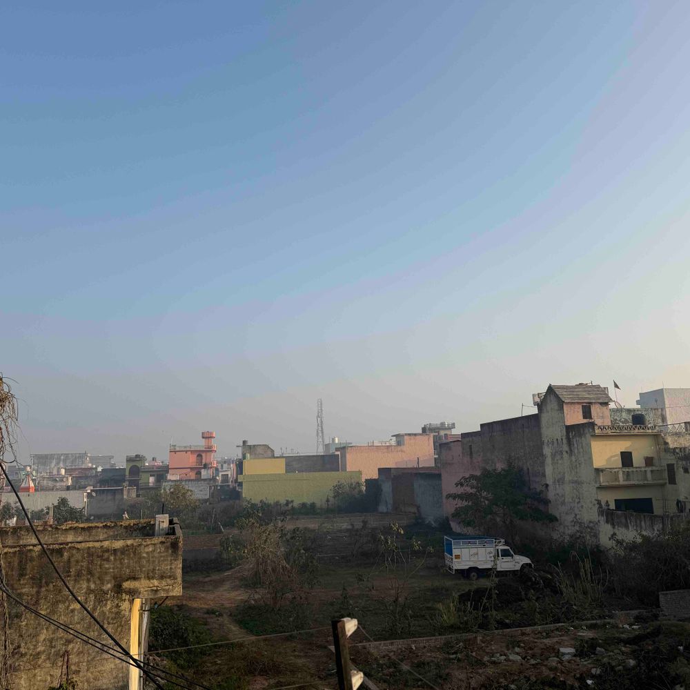 बुलंदशहर में तीसरे दिन धूप, ठंड से मिली राहत:अधिकतम तापमान 18 डिग्री, पार्कों में बढ़ी रौनक