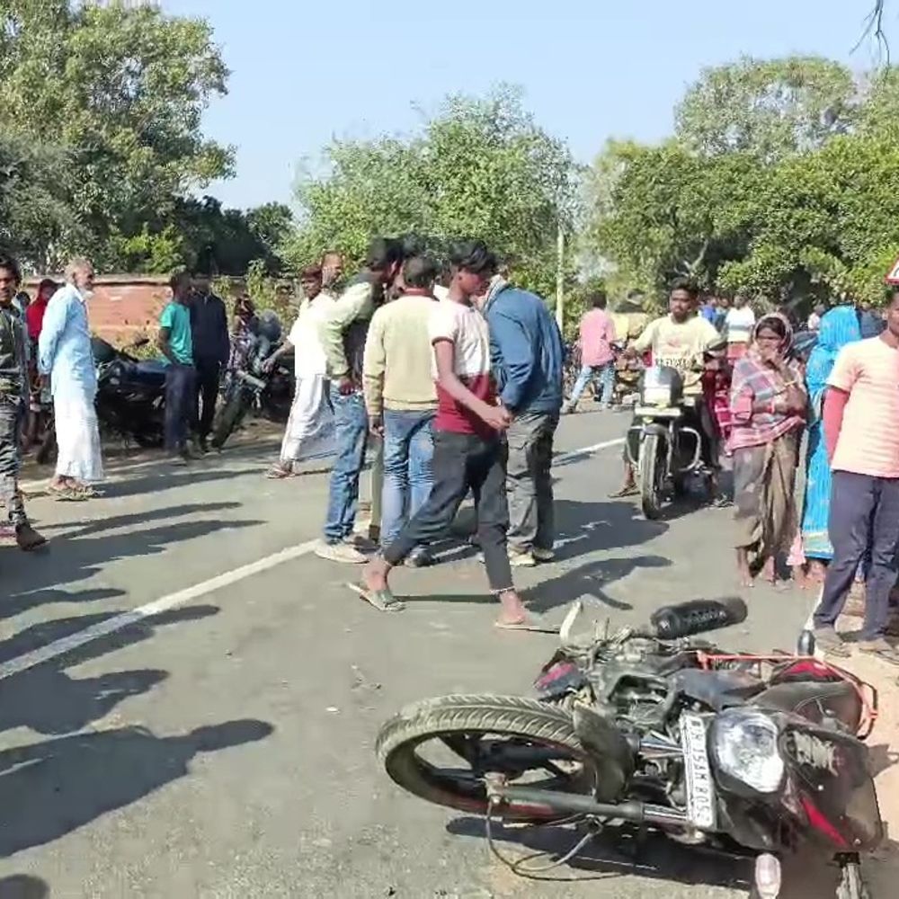 गिरिडीह में सड़क हादसा, एक की मौत:  गांडेय-मधुपुर मार्ग पर टक्कर, मुआवजे की मांग पर किया सड़क जाम – Giridih News