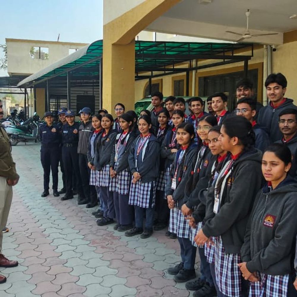 युवा दिवस पर एसपी ऑफिस और थानों में पहुंचे बच्चे:630 छात्रों ने देखा पुलिस का कामकाज, कई बोले- हम भी पुलिस बनेंगे