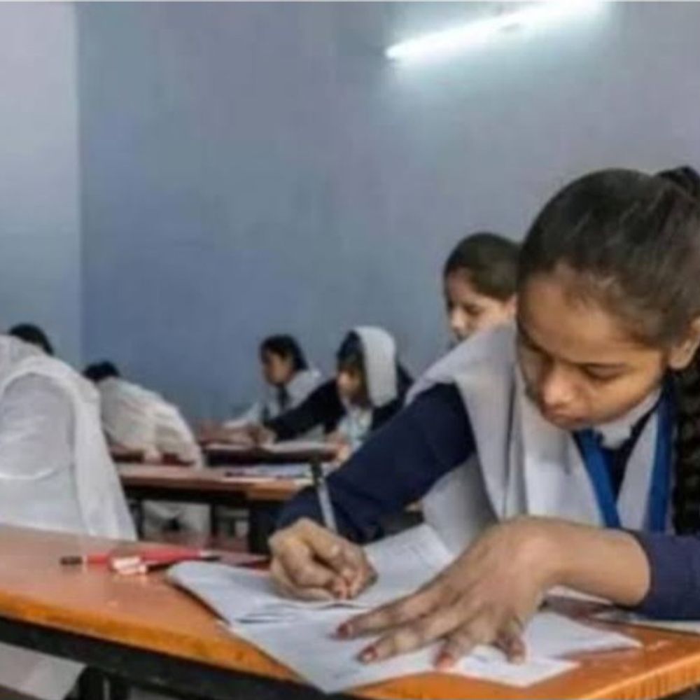 यूपी बोर्ड परीक्षा में उत्तर पुस्तिकाएं जनवरी अंत तक:1.51 लाख परीक्षार्थी 206 केंद्रों पर देंगे परीक्षा