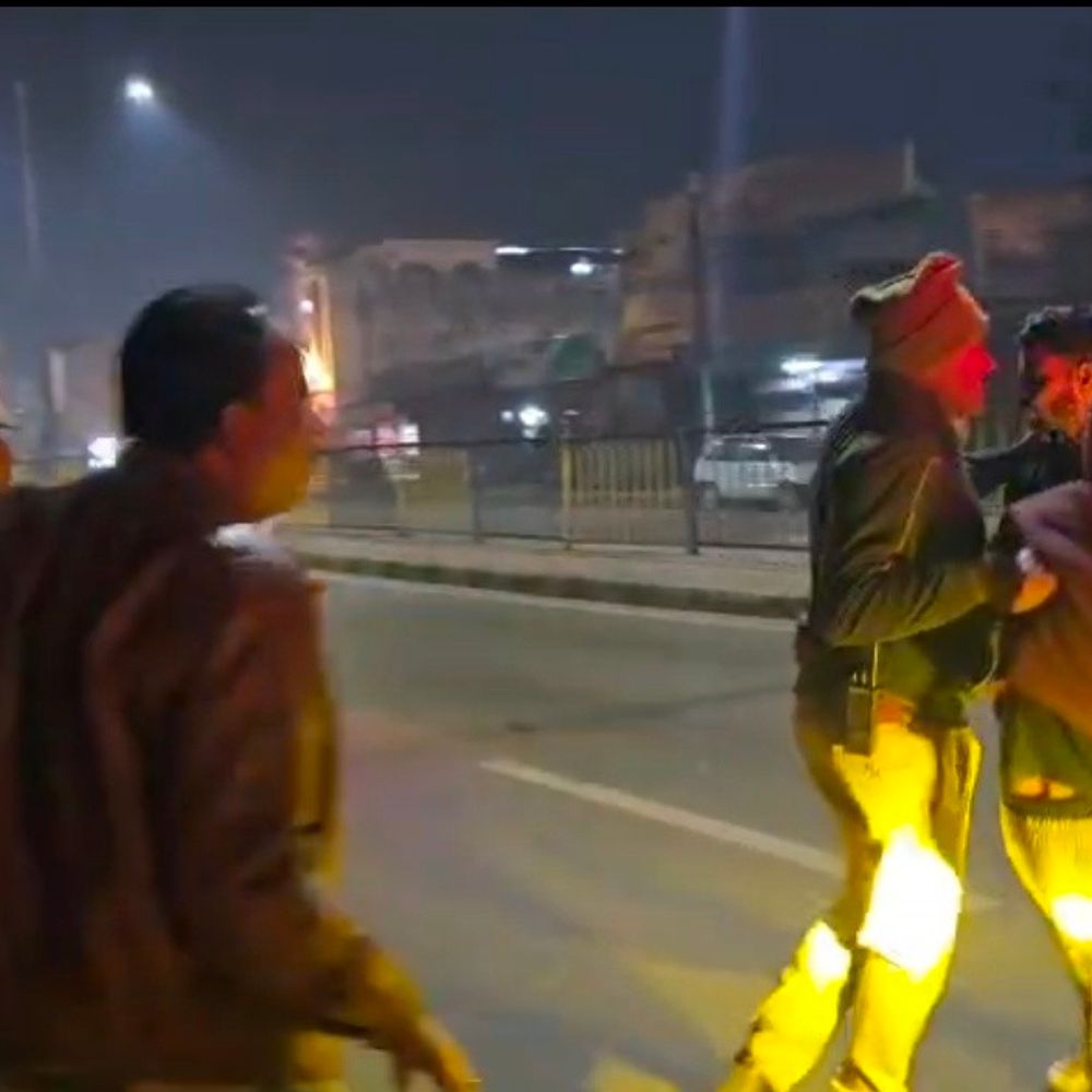 रायबरेली में नशे में धुत युवकों ने किया हंगामा:कार में टक्कर के बाद पुलिस से बदसलूकी, तीन गिरफ्तार