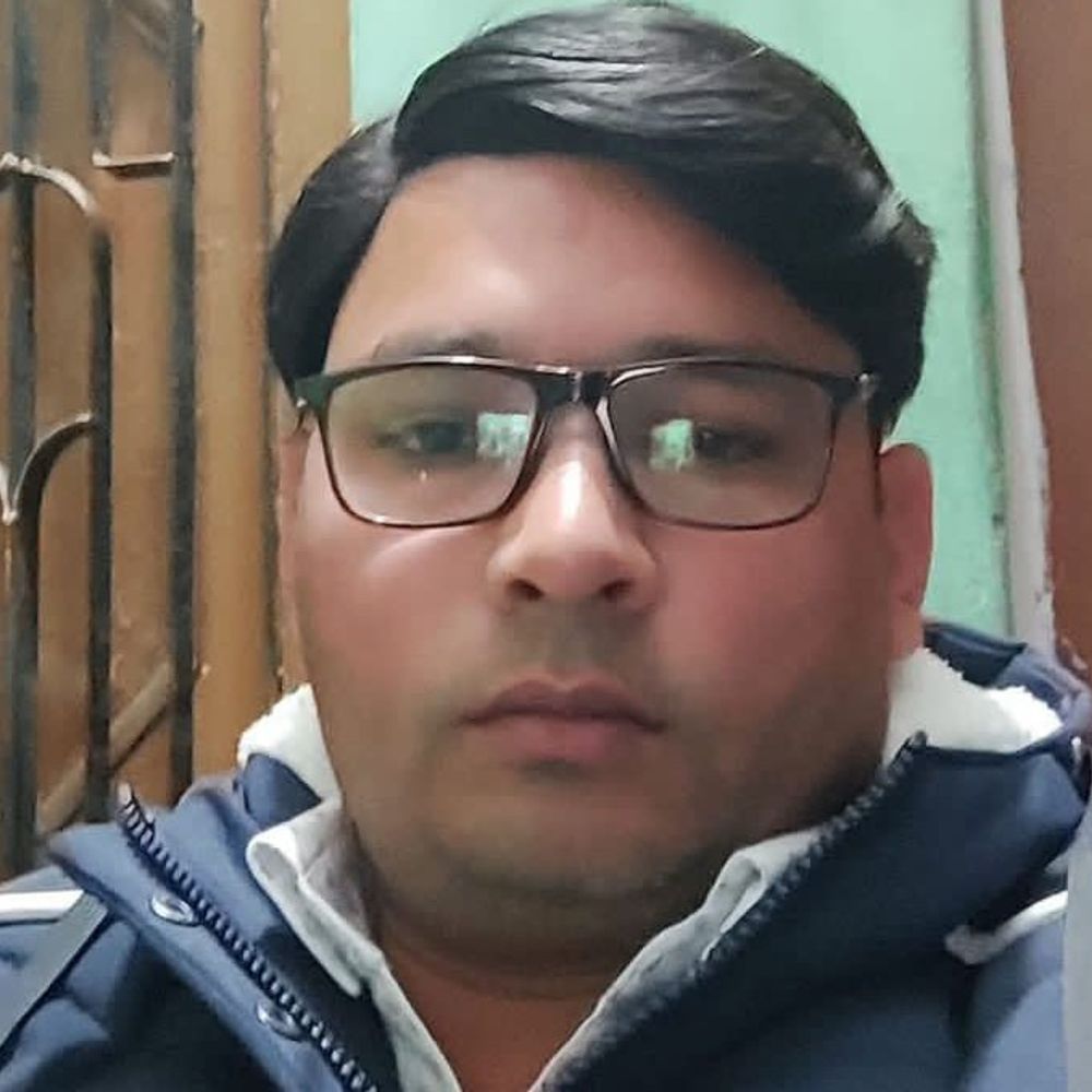 न्यायिक कर्मचारी की पीट-पीटकर हत्या:अमरोहा में कार-बाइक टक्कर के बाद परिवार के सामने वारदात