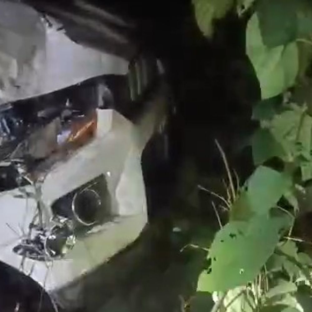 पीलीभीत में खाई में गिरी स्कार्पियों, दो युवकों की मौत:एक की हालत गंभीर, शादी से लौटते समय हुआ हादसा