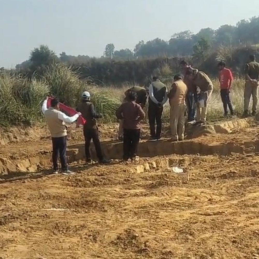 गोंडा में अधजली लाश की पहचान नहीं:43 दिन में पुलिस ने 300 CCTV, 500 गांव खंगाले; फिर भी कोई सुराग नहीं