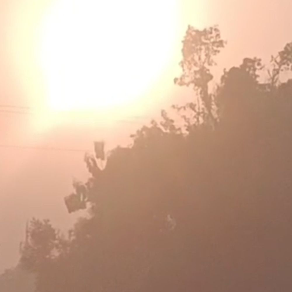 अंबेडकरनगर में ठंड से मिली राहत, स्कूल खुले:धूप निकलने के बावजूद गलन बरकरार, न्यूनतम तापमान 8 डिग्री