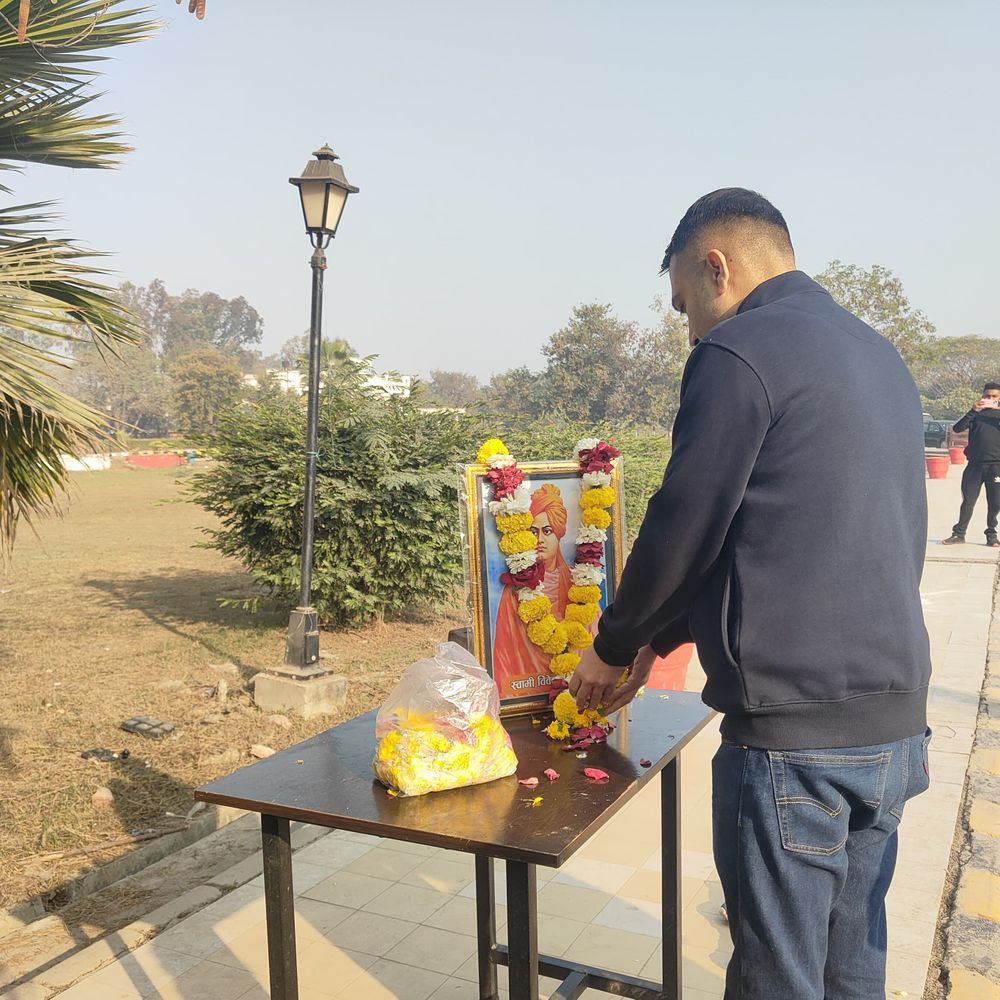 जालौन के राजकीय मेडिकल कॉलेज में राष्ट्रीय युवा दिवस:स्वामी विवेकानंद जयंती पर स्वदेशी संकल्प दौड़ कराई