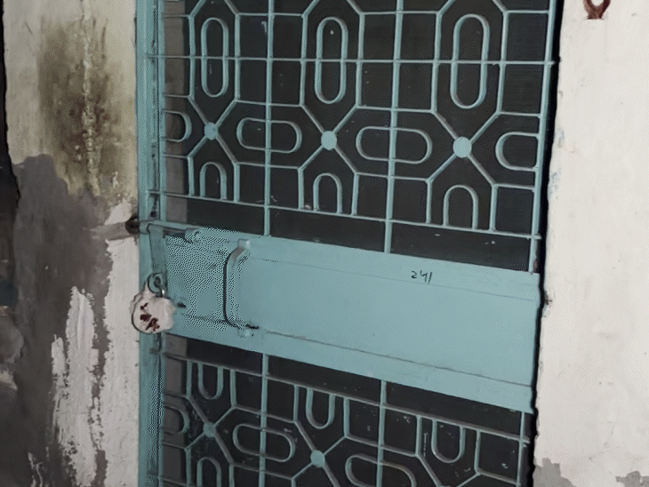 दिल्ली के 300 घर यूपी सरकार ने क्यों सील किए:मस्जिद कॉलोनी के लोग बोले, आधार-वोटर कार्ड हैं, लेकिन सामान फेंका; दिल्ली की CM कहां