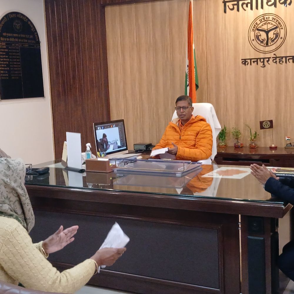 कानपुर देहात डीएम ने जनसुनवाई में सुनीं शिकायतें:जाति प्रमाण पत्र न बनने पर तहसीलदार को दिए त्वरित निस्तारण के दिए निर्देश