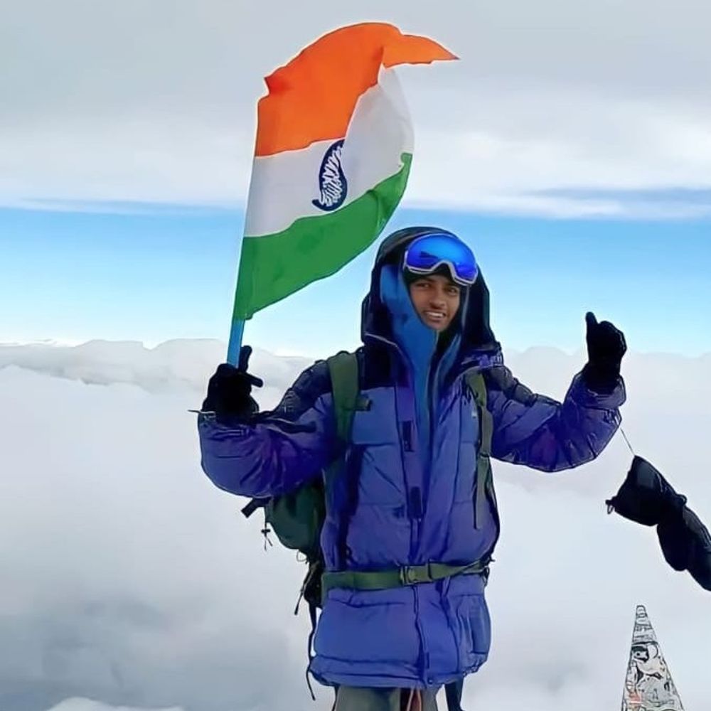 पर्वतारोही अभिनीत मौर्य को मिलेगा स्वामी विवेकानंद यूथ अवॉर्ड:हरदोई में आज राष्ट्रीय युवा दिवस पर CM करेंगे सम्मानित, 'माउंट केन्या' पर फहराया था तिरंगा