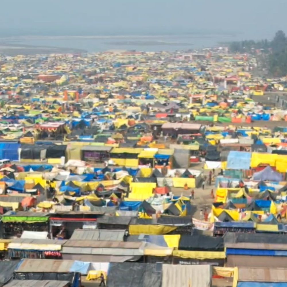 फर्रुखाबाद के पांचाल घाट पर मिनी कुंभ शुरू:ड्रोन वीडियो में देखें 3 किमी में लगे 10 हजार से अधिक तंबू, संत और कल्पवासी मौजूद