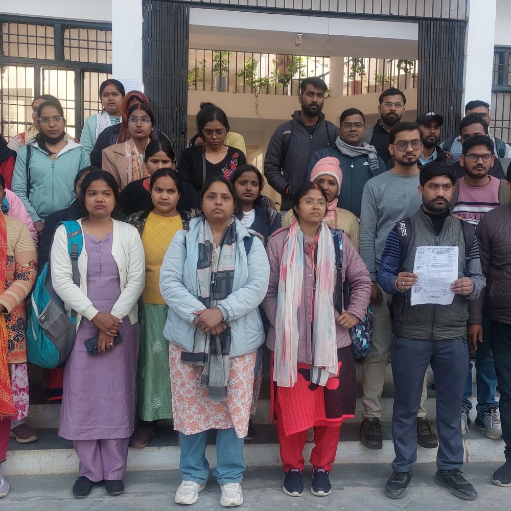 सोनभद्र में सामुदायिक स्वास्थ्य अधिकारियों को वेतन नहीं:40 CHO ने लंबित भुगतान के लिए आलाधिकारियों से लगाई गुहार