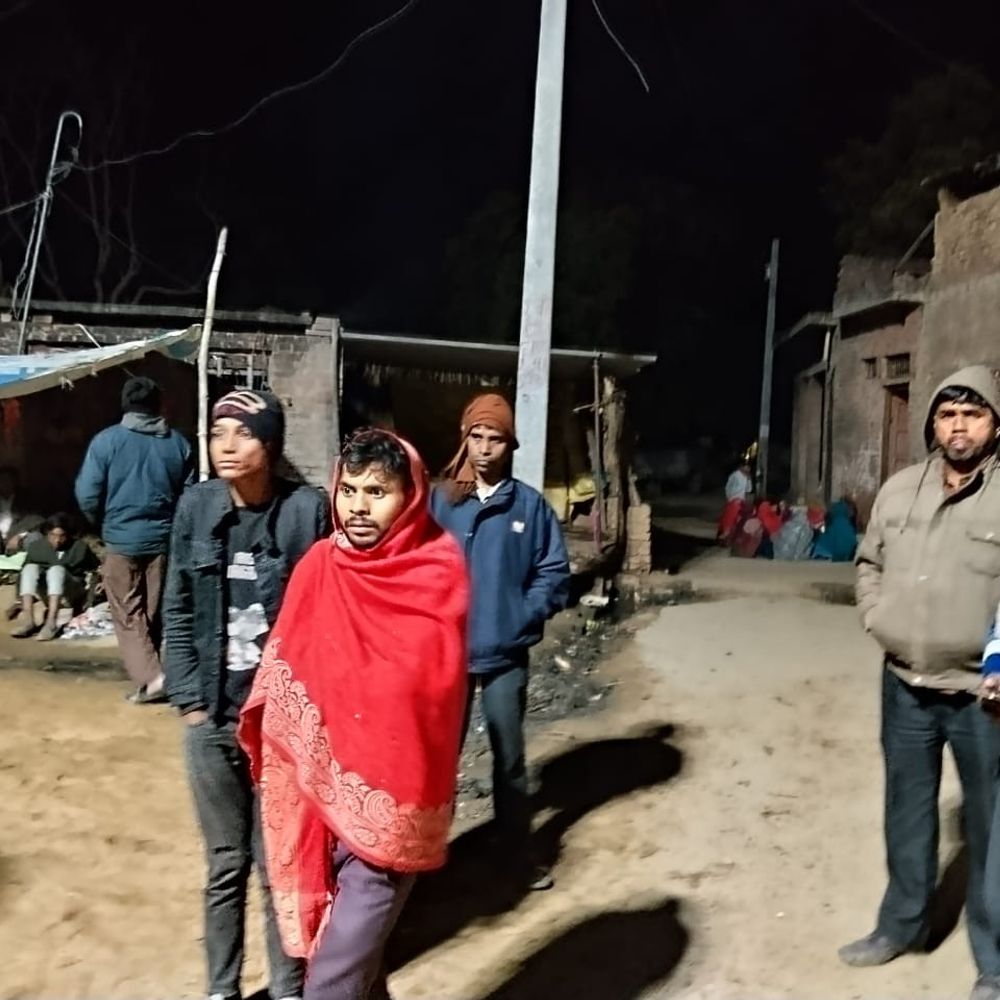 एटा में प्रेमी जोड़े को पीट-पीटकर मार डाला:प्रेमिका से मिलने उसके घर पहुंचा था, लड़की के परिजनों ने दोनों को लाठियों से पीटा