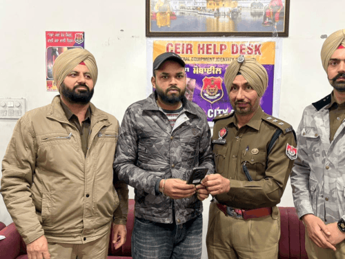 लुधियाना पुलिस ने 174 मोबाइल असली मालिकों को लौटाए:  नागरिकों ने जताया आभार; अधिकारी बोले- फोन गुम होने पर दें जानकारी – Ludhiana News